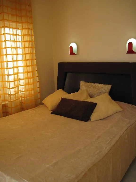 מלון דירות קוסדסי Kibar Apart Pansiyon טורקיה